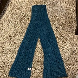Women’s Northface teal scarf